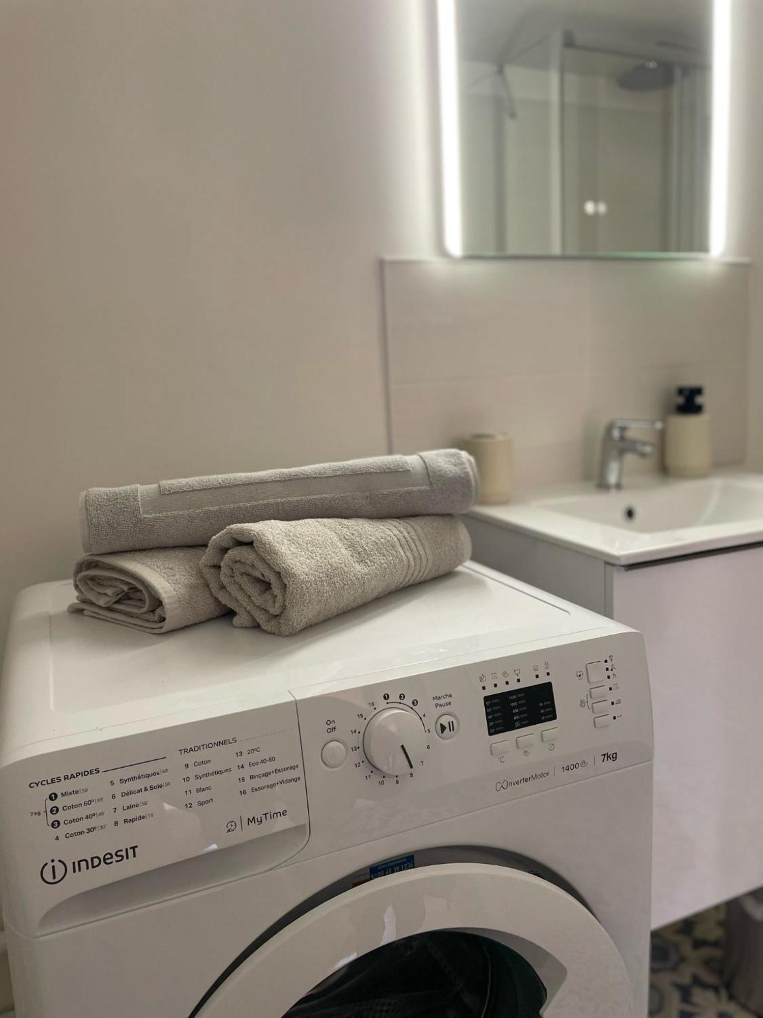 Les Appartements D'Albertine - Clemence บัวร์ ภายนอก รูปภาพ